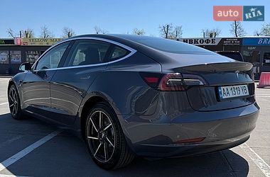 Седан Tesla Model 3 2018 в Киеве