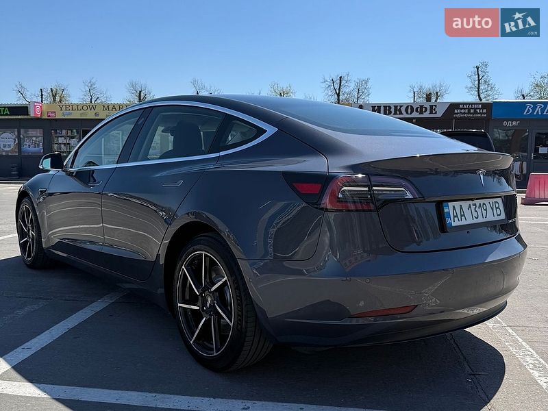 Седан Tesla Model 3 2018 в Киеве