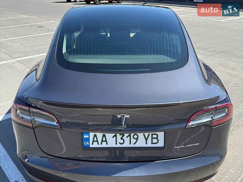 Седан Tesla Model 3 2018 в Киеве