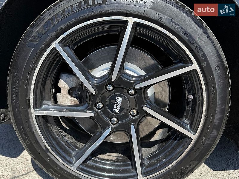 Седан Tesla Model 3 2018 в Киеве