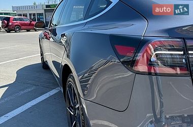 Седан Tesla Model 3 2018 в Киеве