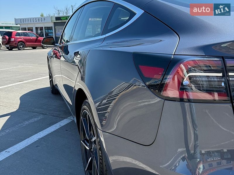 Седан Tesla Model 3 2018 в Киеве