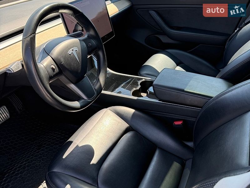 Седан Tesla Model 3 2018 в Киеве