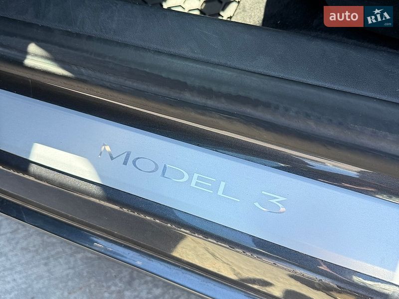 Седан Tesla Model 3 2018 в Киеве