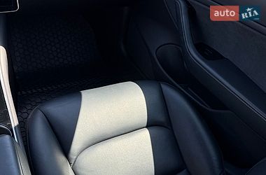 Седан Tesla Model 3 2018 в Киеве