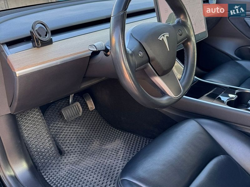 Седан Tesla Model 3 2019 в Києві