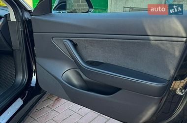 Седан Tesla Model 3 2019 в Києві