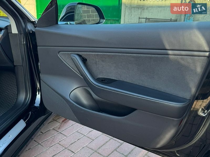 Седан Tesla Model 3 2019 в Києві