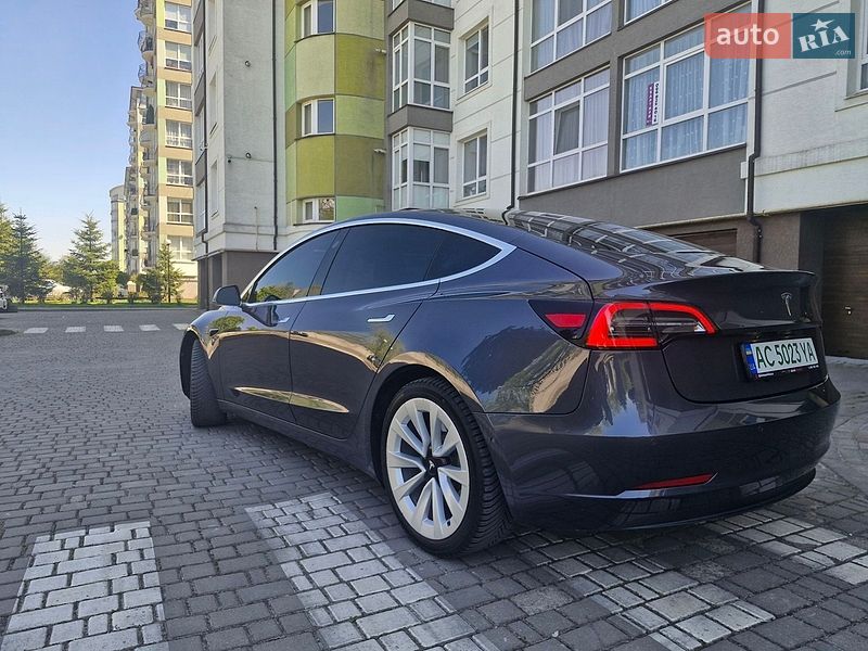 Седан Tesla Model 3 2019 в Івано-Франківську