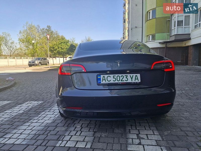 Седан Tesla Model 3 2019 в Івано-Франківську