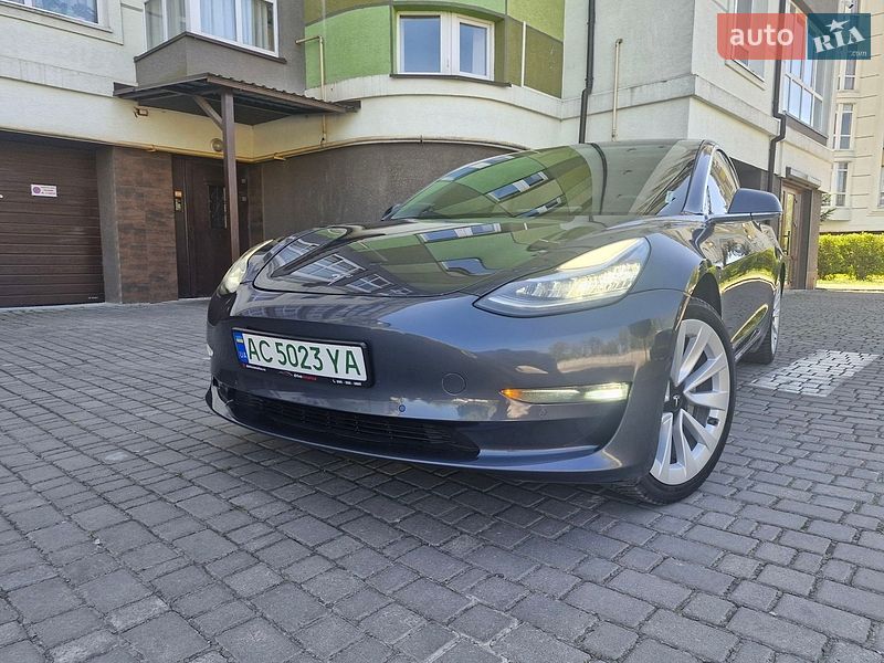 Седан Tesla Model 3 2019 в Івано-Франківську