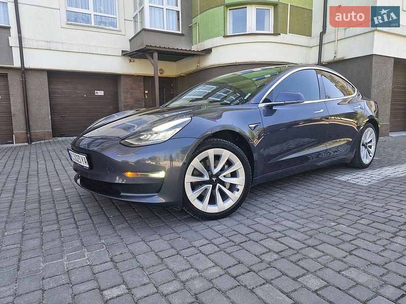Седан Tesla Model 3 2019 в Івано-Франківську