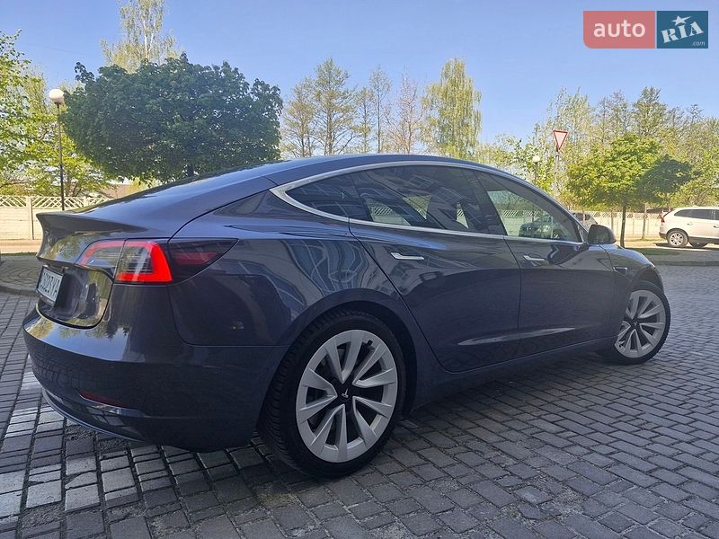 Седан Tesla Model 3 2019 в Івано-Франківську