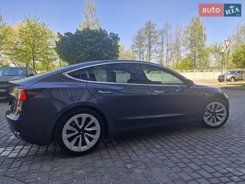 Седан Tesla Model 3 2019 в Івано-Франківську