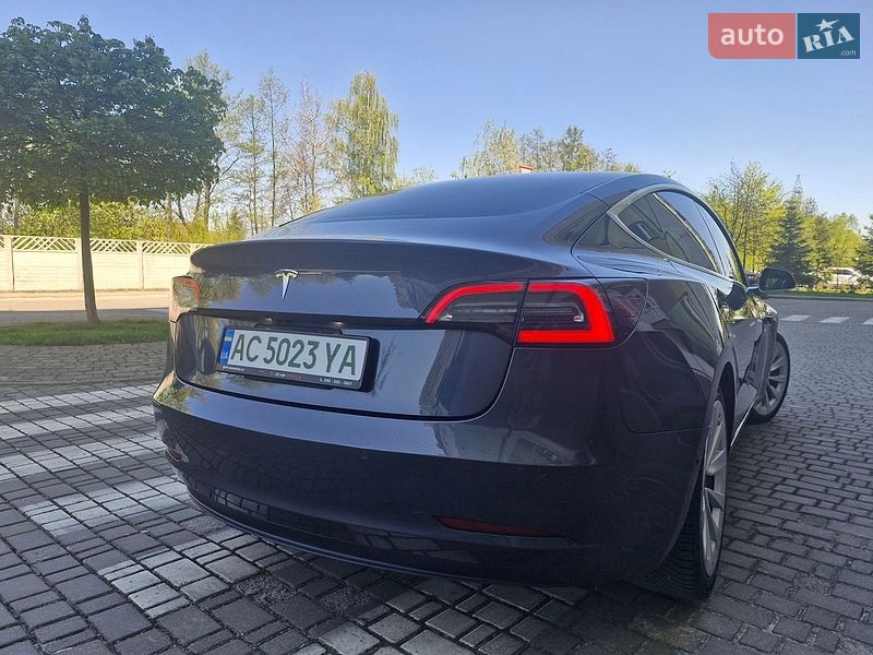 Седан Tesla Model 3 2019 в Івано-Франківську