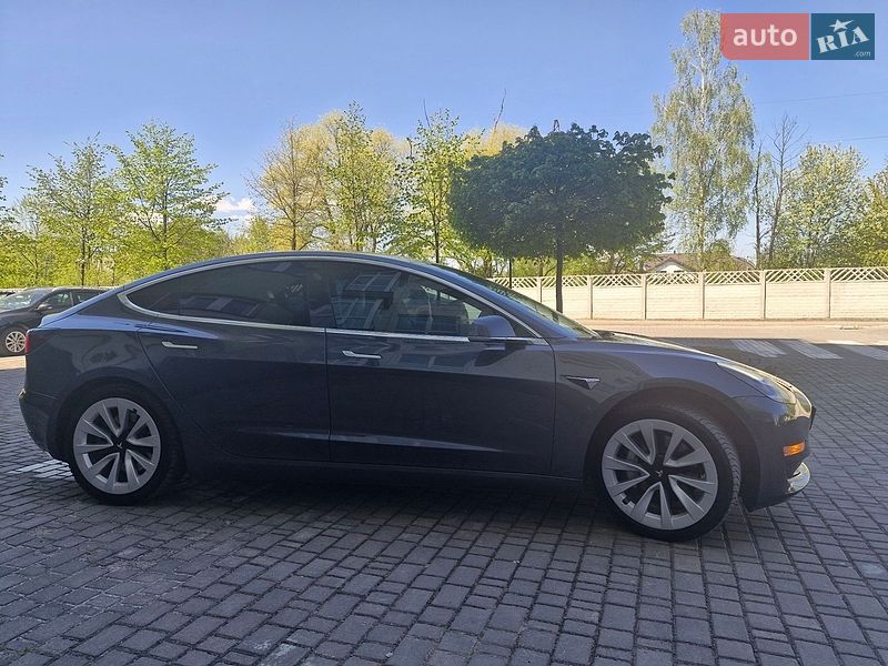 Седан Tesla Model 3 2019 в Івано-Франківську