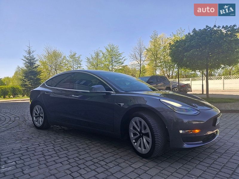 Седан Tesla Model 3 2019 в Івано-Франківську