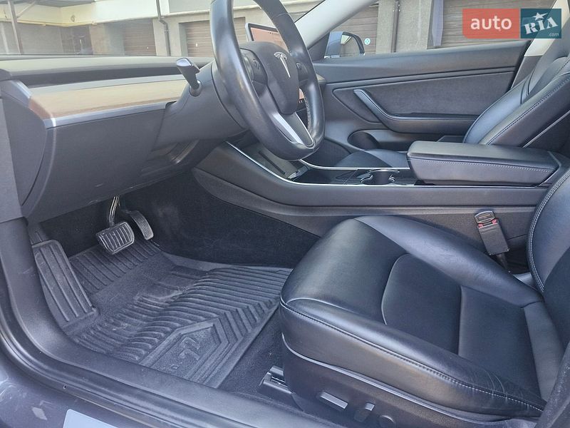 Седан Tesla Model 3 2019 в Івано-Франківську