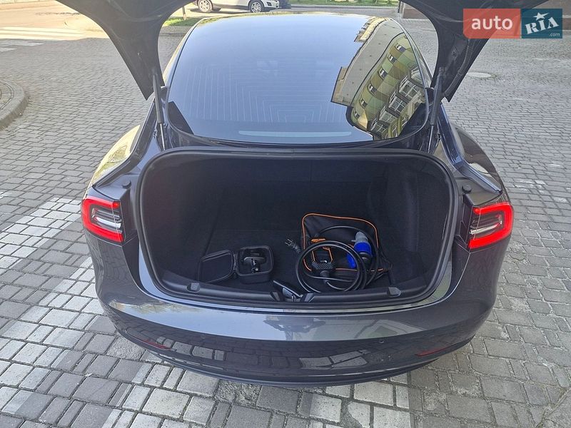 Седан Tesla Model 3 2019 в Івано-Франківську