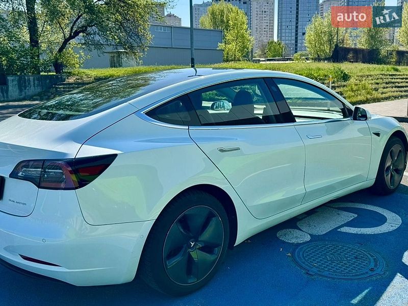Седан Tesla Model 3 2019 в Києві