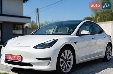 Седан Tesla Model 3 2020 в Львове