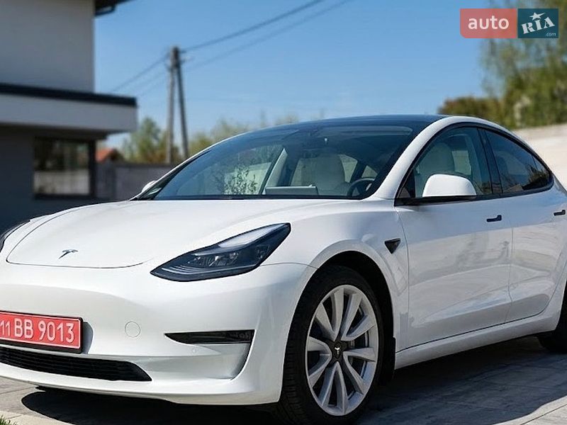 Седан Tesla Model 3 2020 в Львове
