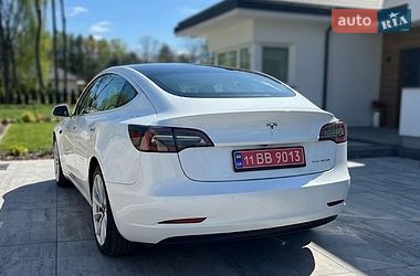 Седан Tesla Model 3 2020 в Львове