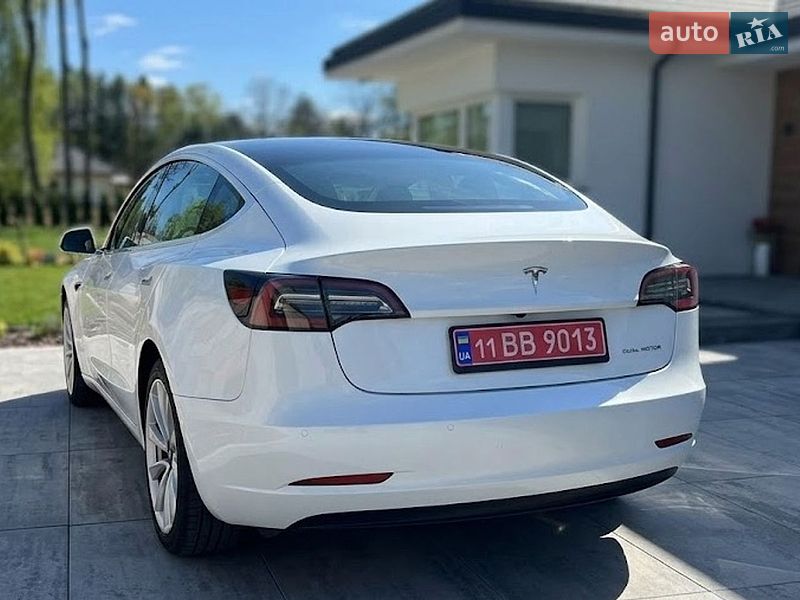 Седан Tesla Model 3 2020 в Львове