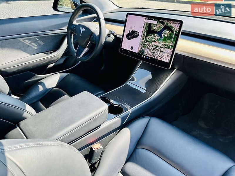 Седан Tesla Model 3 2020 в Киеве