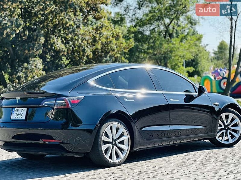 Седан Tesla Model 3 2020 в Киеве