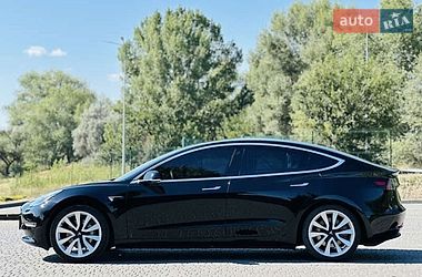 Седан Tesla Model 3 2020 в Киеве
