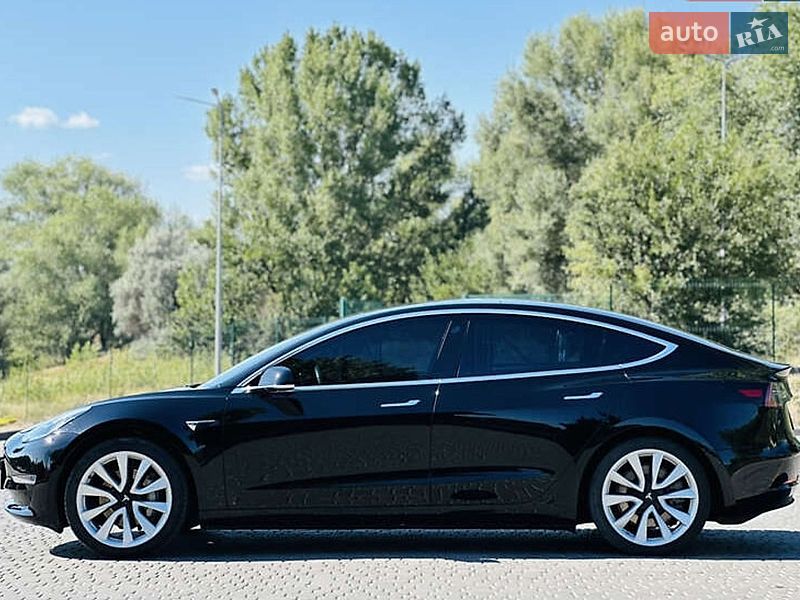 Седан Tesla Model 3 2020 в Киеве