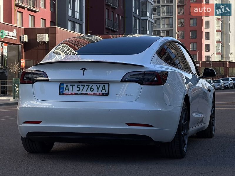 Седан Tesla Model 3 2021 в Ивано-Франковске