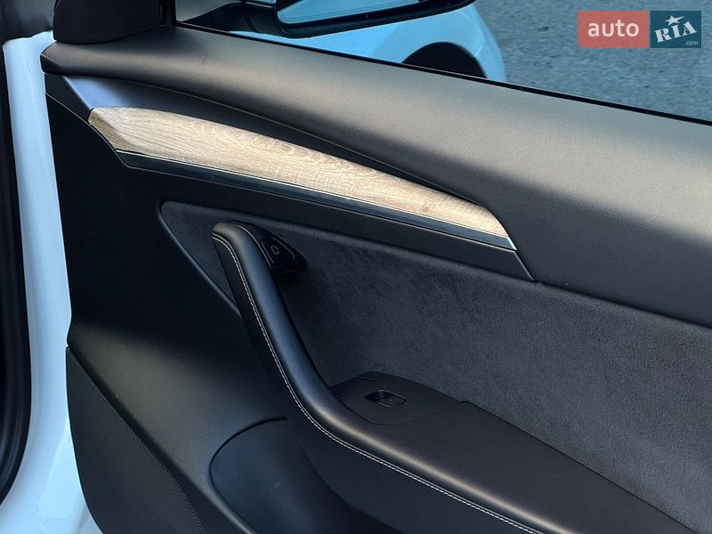 Седан Tesla Model 3 2021 в Ивано-Франковске
