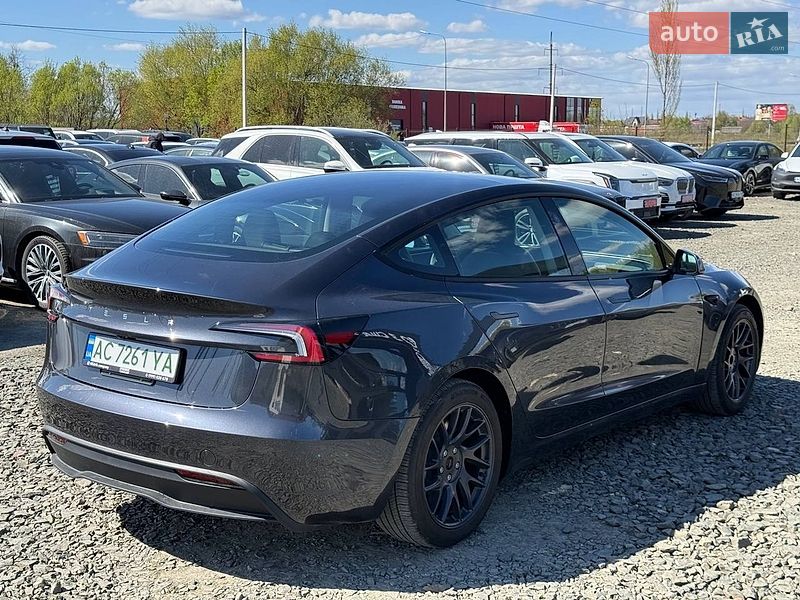 Седан Tesla Model 3 2024 в Луцьку