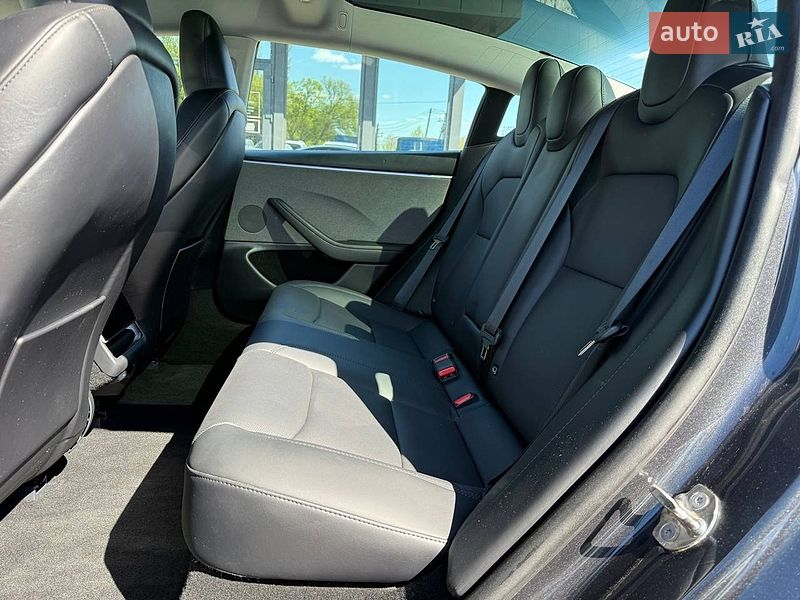 Седан Tesla Model 3 2024 в Луцьку
