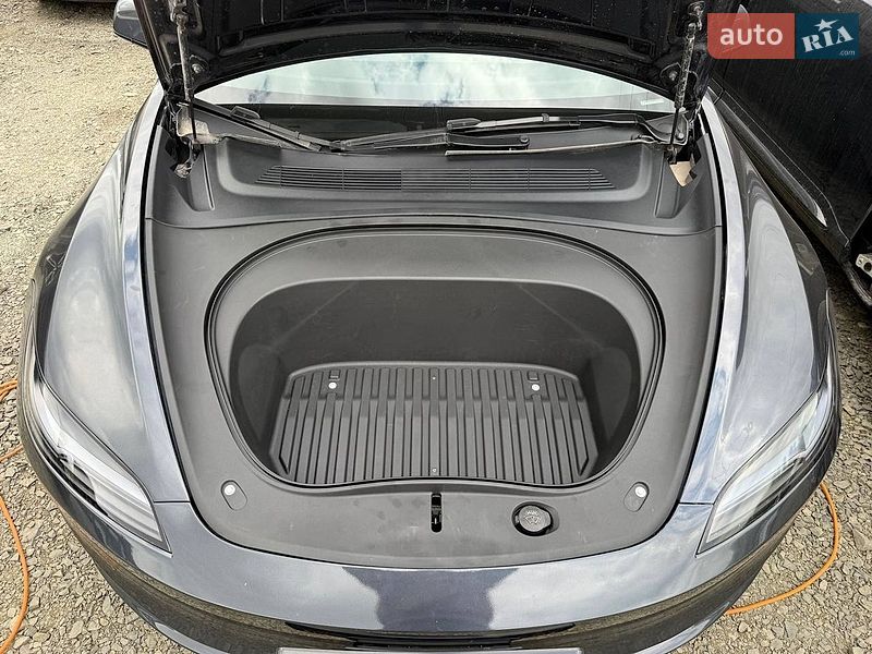 Седан Tesla Model 3 2024 в Луцьку