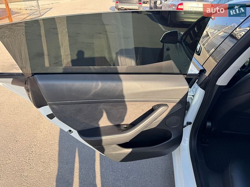Седан Tesla Model 3 2021 в Дніпрі