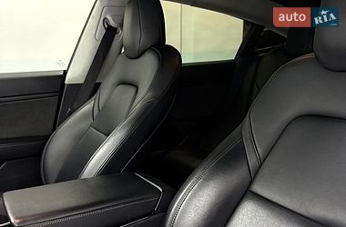 Седан Tesla Model 3 2019 в Одесі