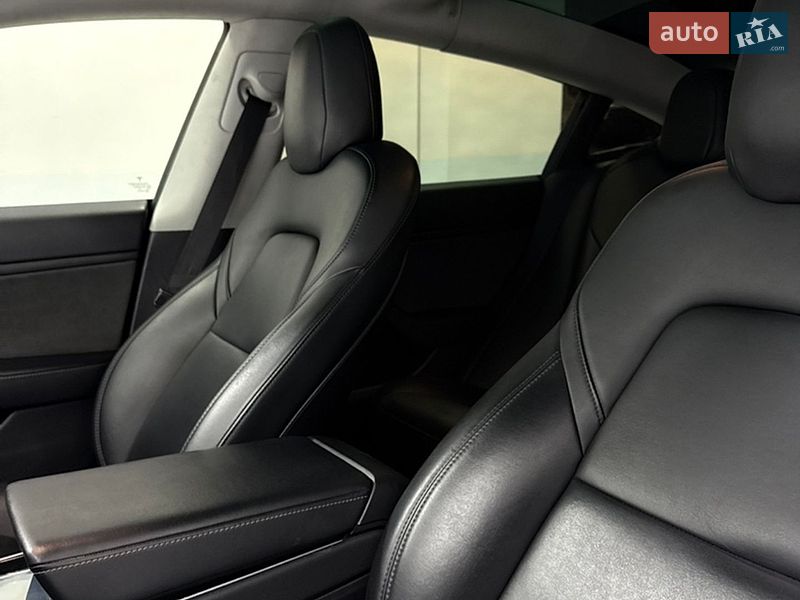 Седан Tesla Model 3 2019 в Одесі