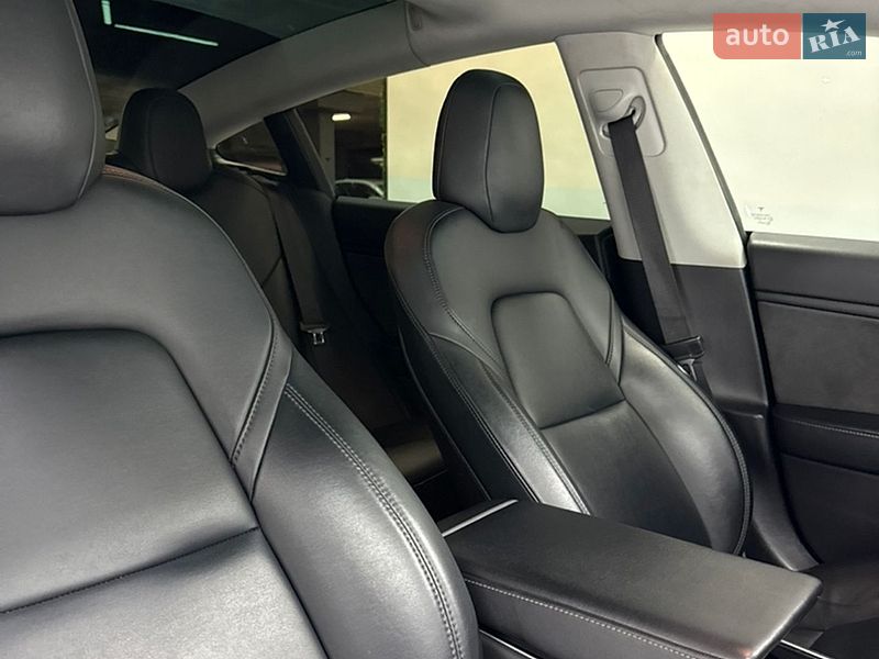 Седан Tesla Model 3 2019 в Одесі