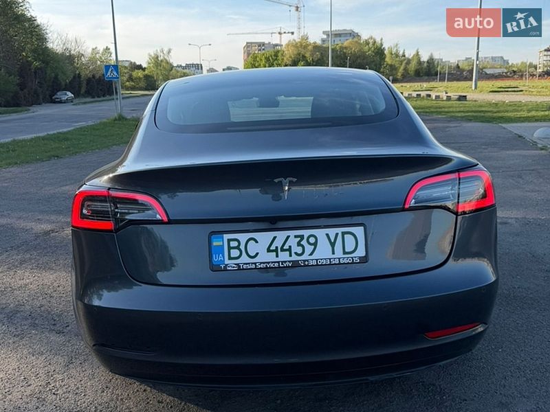 Седан Tesla Model 3 2022 в Львові
