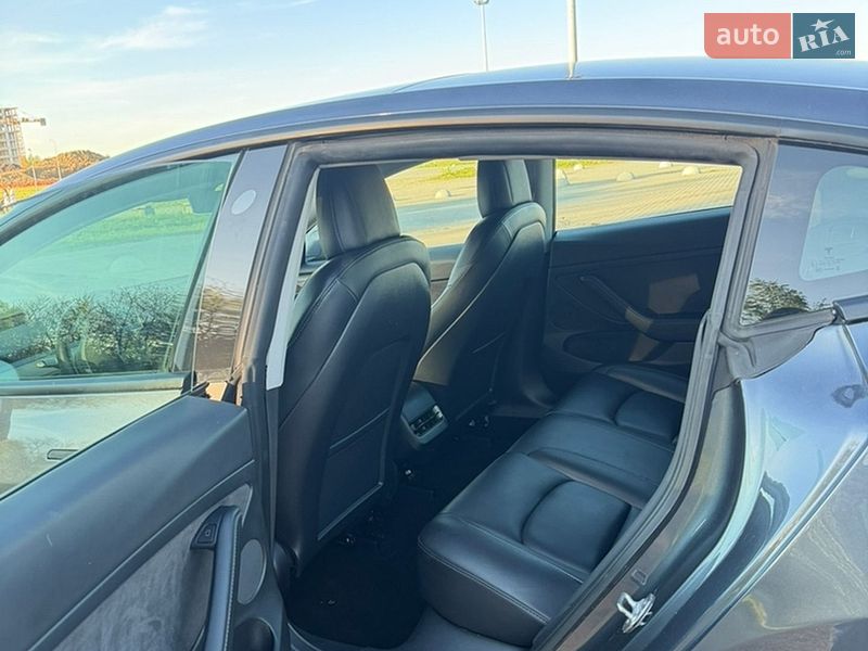 Седан Tesla Model 3 2022 в Львові