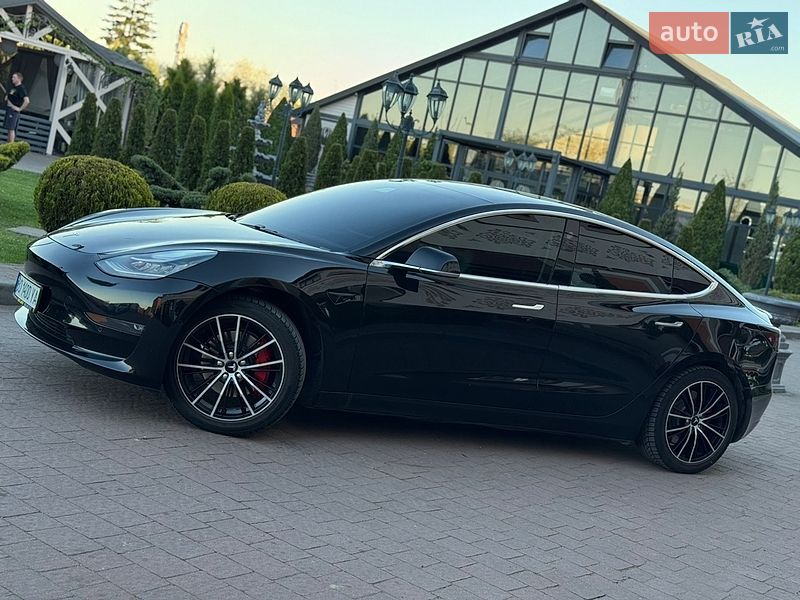 Седан Tesla Model 3 2019 в Стрые