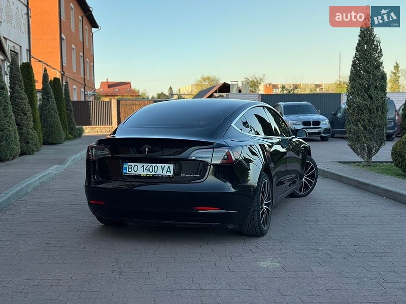 Седан Tesla Model 3 2019 в Стрые