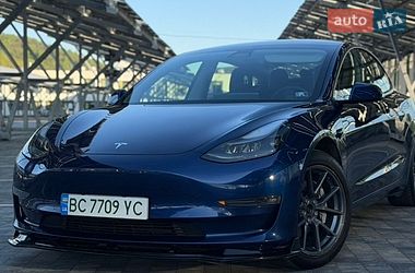 Седан Tesla Model 3 2021 в Львові