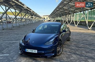 Седан Tesla Model 3 2021 в Львові