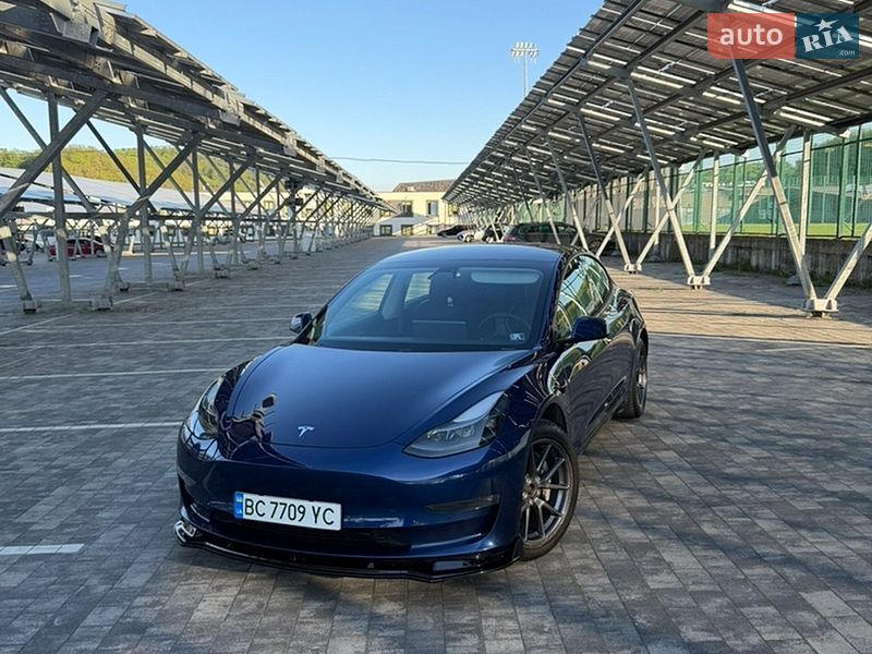 Седан Tesla Model 3 2021 в Львові