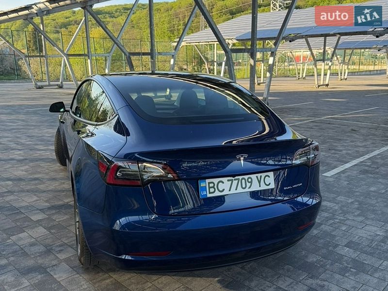 Седан Tesla Model 3 2021 в Львові