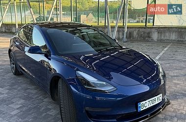 Седан Tesla Model 3 2021 в Львові